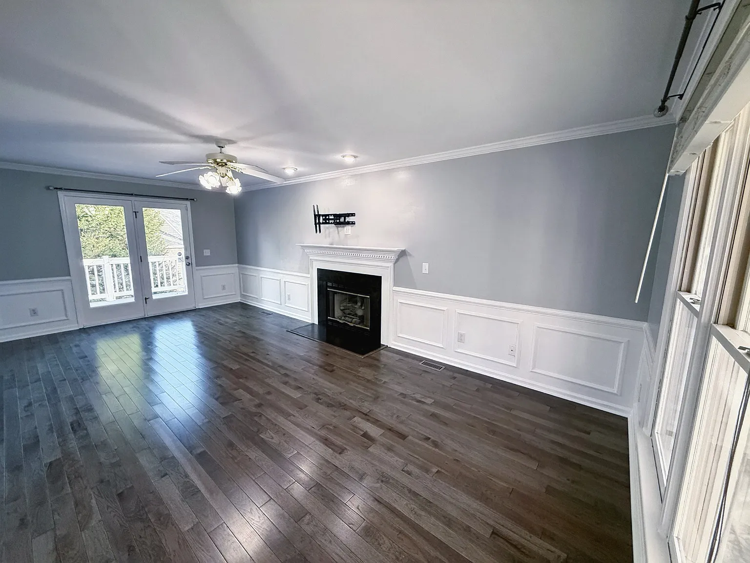 3 bed, 2010 sqft, $2,400 — Photo 2