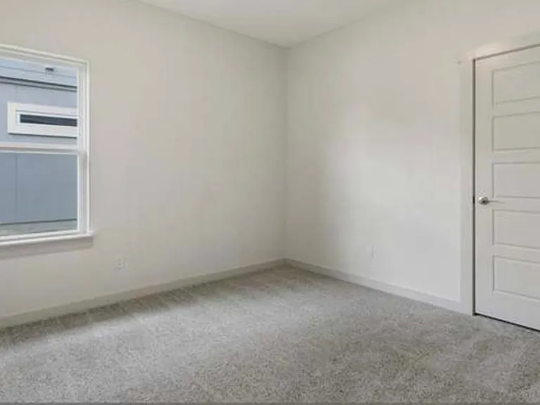 10801 Meris Ln — Photo 18