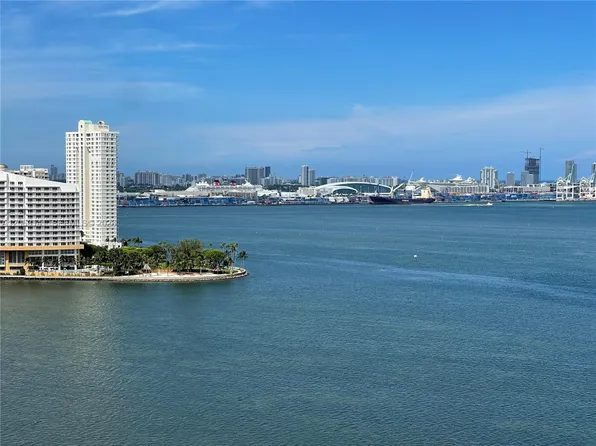 01300 Brickell Bay Dr, Miami, FL