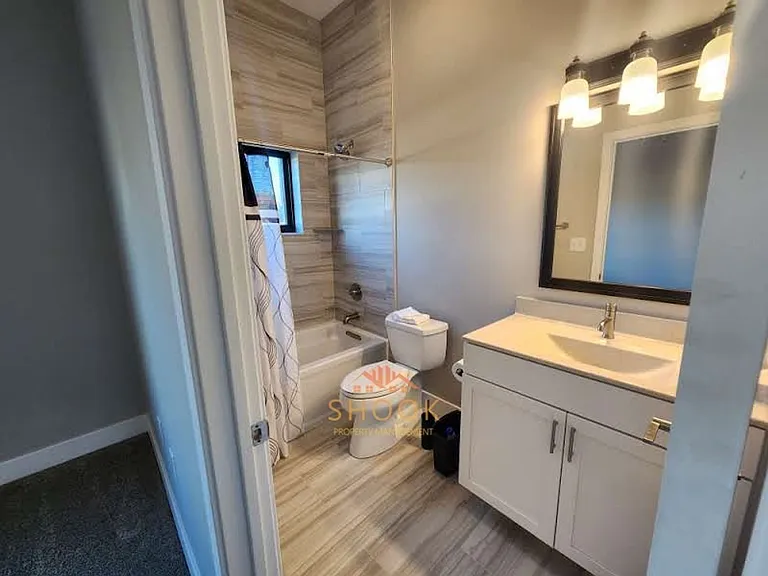 Brownstone Condominiums — Photo 15