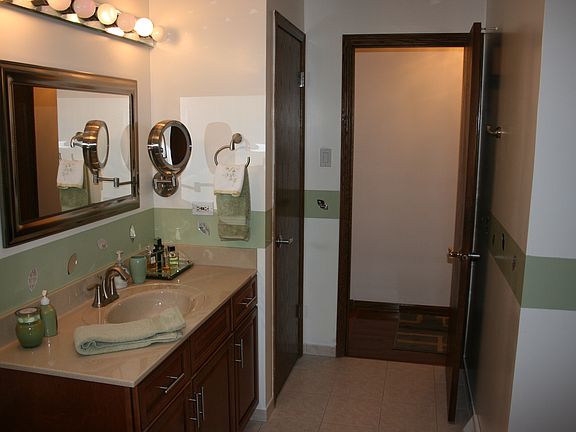 3rd image of 9421 S Meade Ave