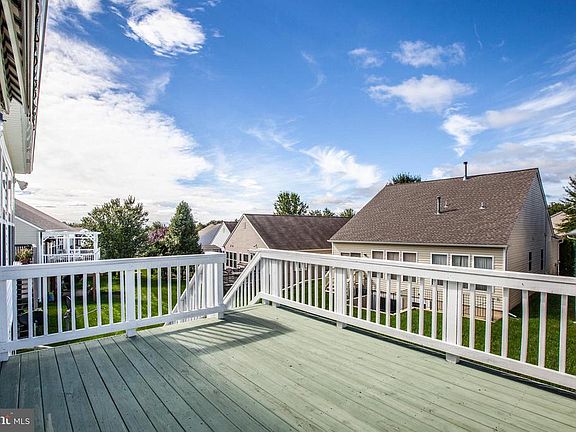 3rd image of 158 Bridgewater Cir
