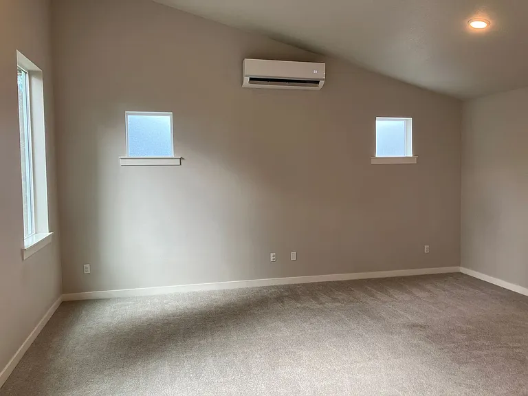 3731 Village Center Dr — Photo 27