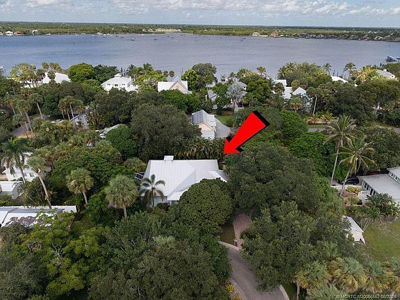 3rd image of 1015 SW Flora Belle Ln