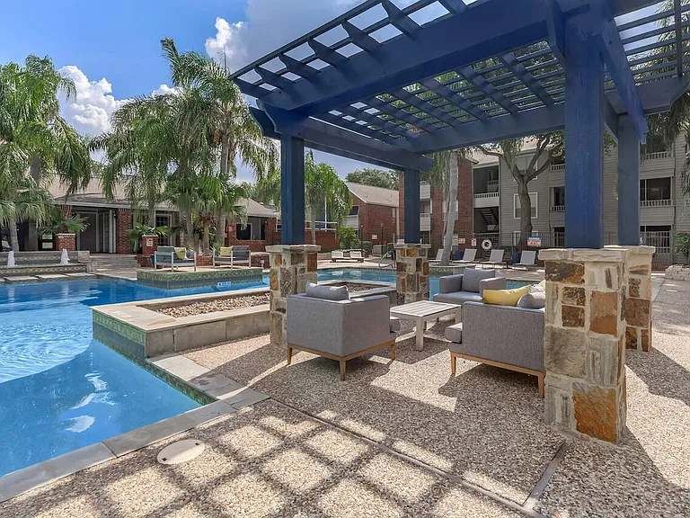 Sawgrass Apartments — Photo 17