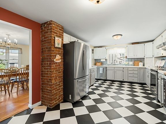 3rd image of 7 Parker St #1