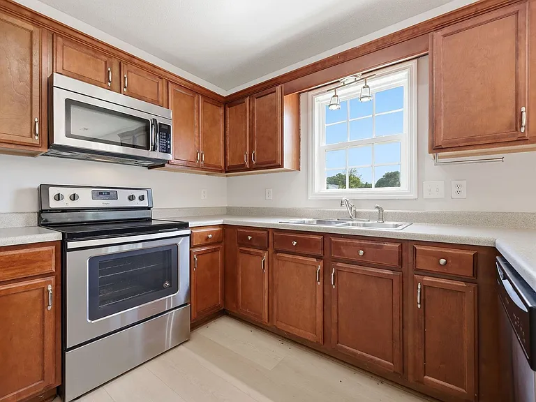 302 Mann St — Photo 6