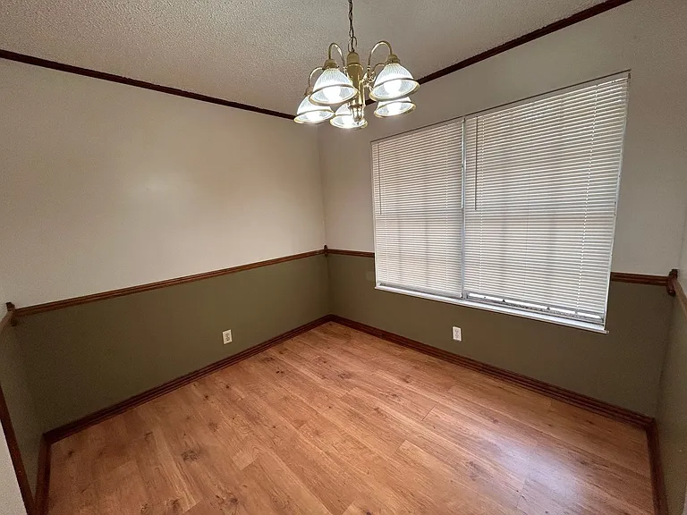 1601 Elkins Ave — Photo 4