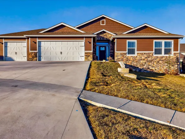 6318 SW 44th Ct, Topeka, KS 66610