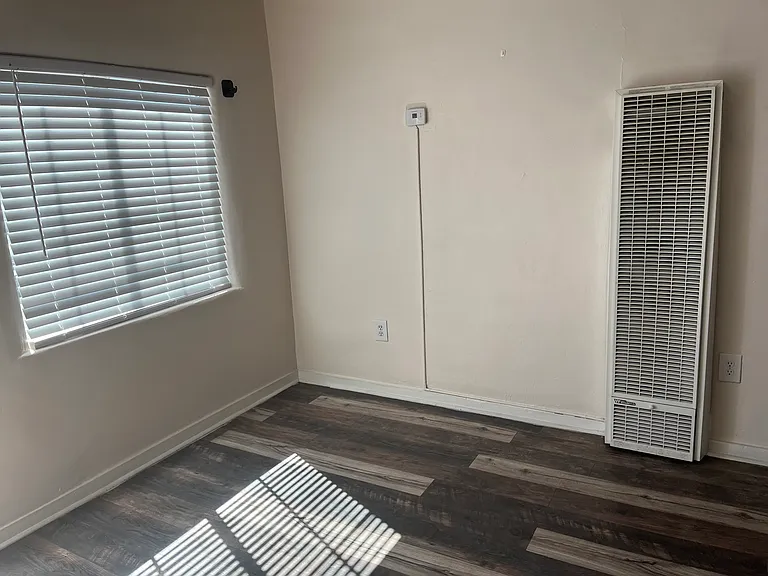 Renovated, Loaded, 1 Bedroom w/ Custom Touches — Photo 9