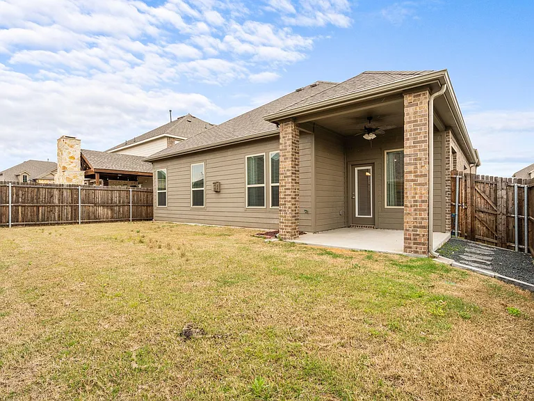 2104 Lake Cliff Dr — Photo 26