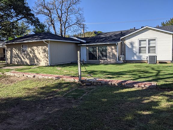 4th image of 3824 Hollis St