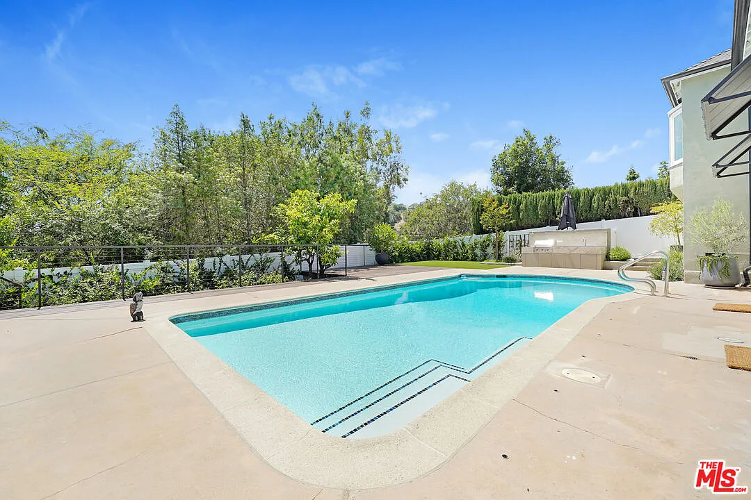 5 bed, 3.0 bath, 3200 sqft, $13,500 — Photo 1