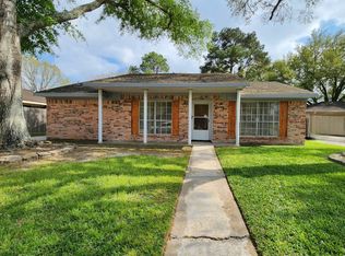 946 Beachcomber Ln, Houston, TX 77062