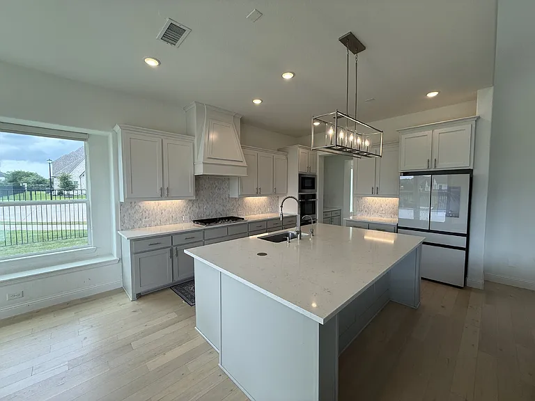 1927 Pebble Ln — Photo 12