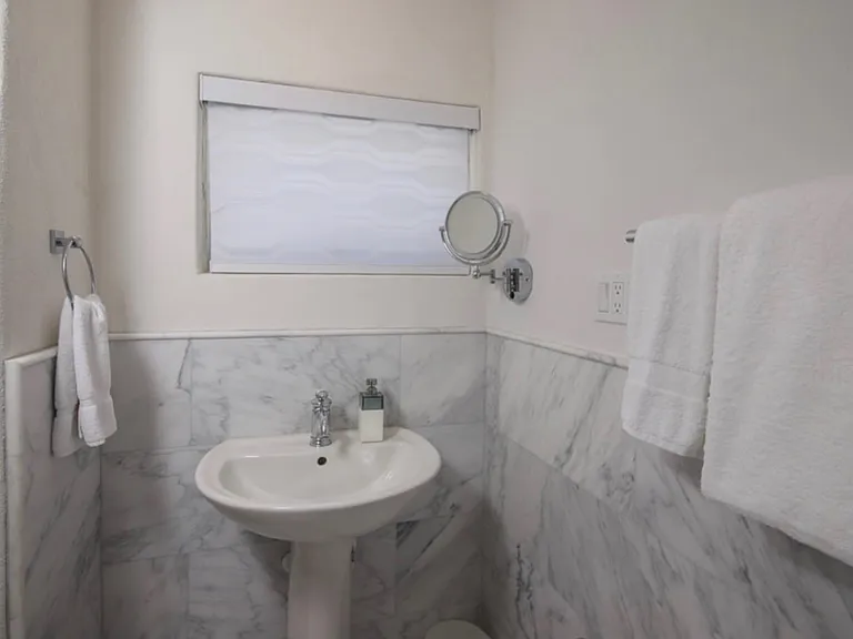 101 Gilchrist Ave — Photo 32