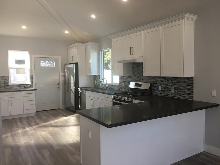 6733 1/2 Kraft Ave — Photo 10