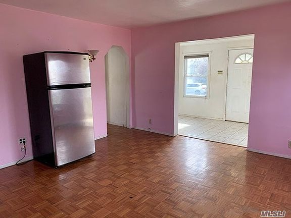 4th image of 75 Essex St