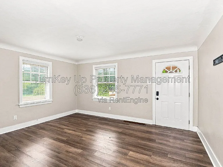 1065 N Lafayette St — Photo 3