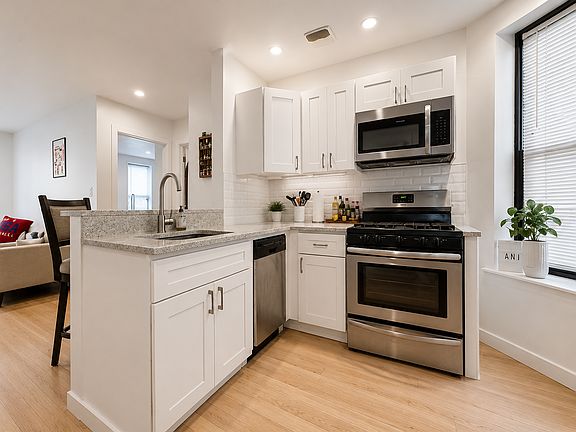 4th image of 278 Dean St APT 2