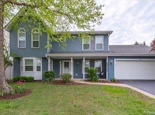 904 Manchester St, Naperville, IL 60563