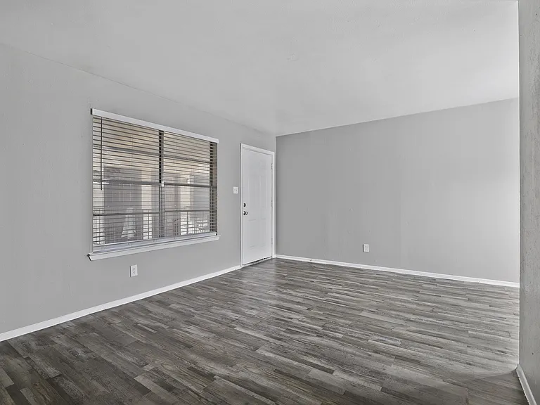 Kingswood Apartments — Photo 7