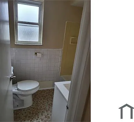 3251 W 105th St #5 — Photo 2