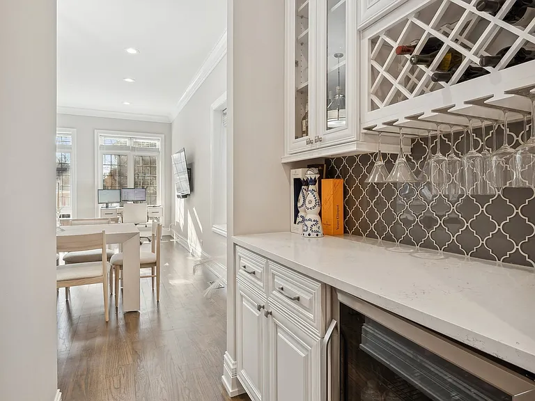 1214 W Fletcher St #1 — Photo 9