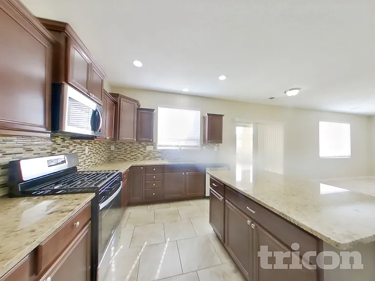 1612 Valle Vista Rd NW — Photo 5