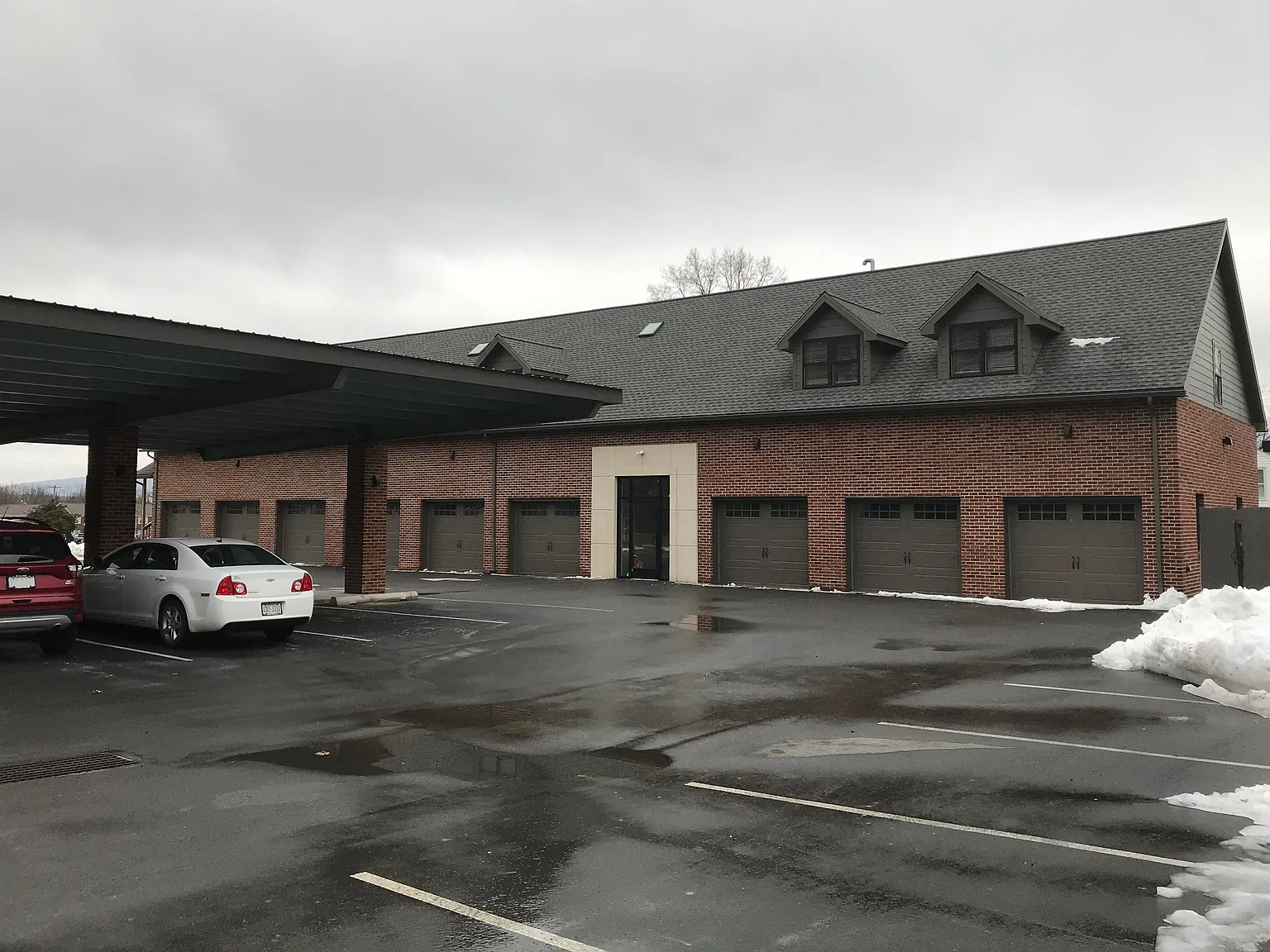 1740 Chestnut St — Photo 3