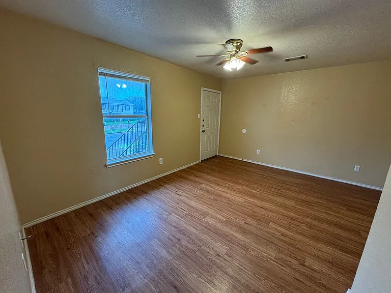 1603 Cedarhill Dr — Photo 6