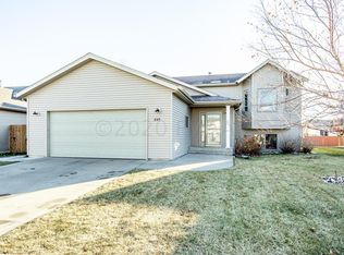 845 16th Ave W, West Fargo, ND 58078