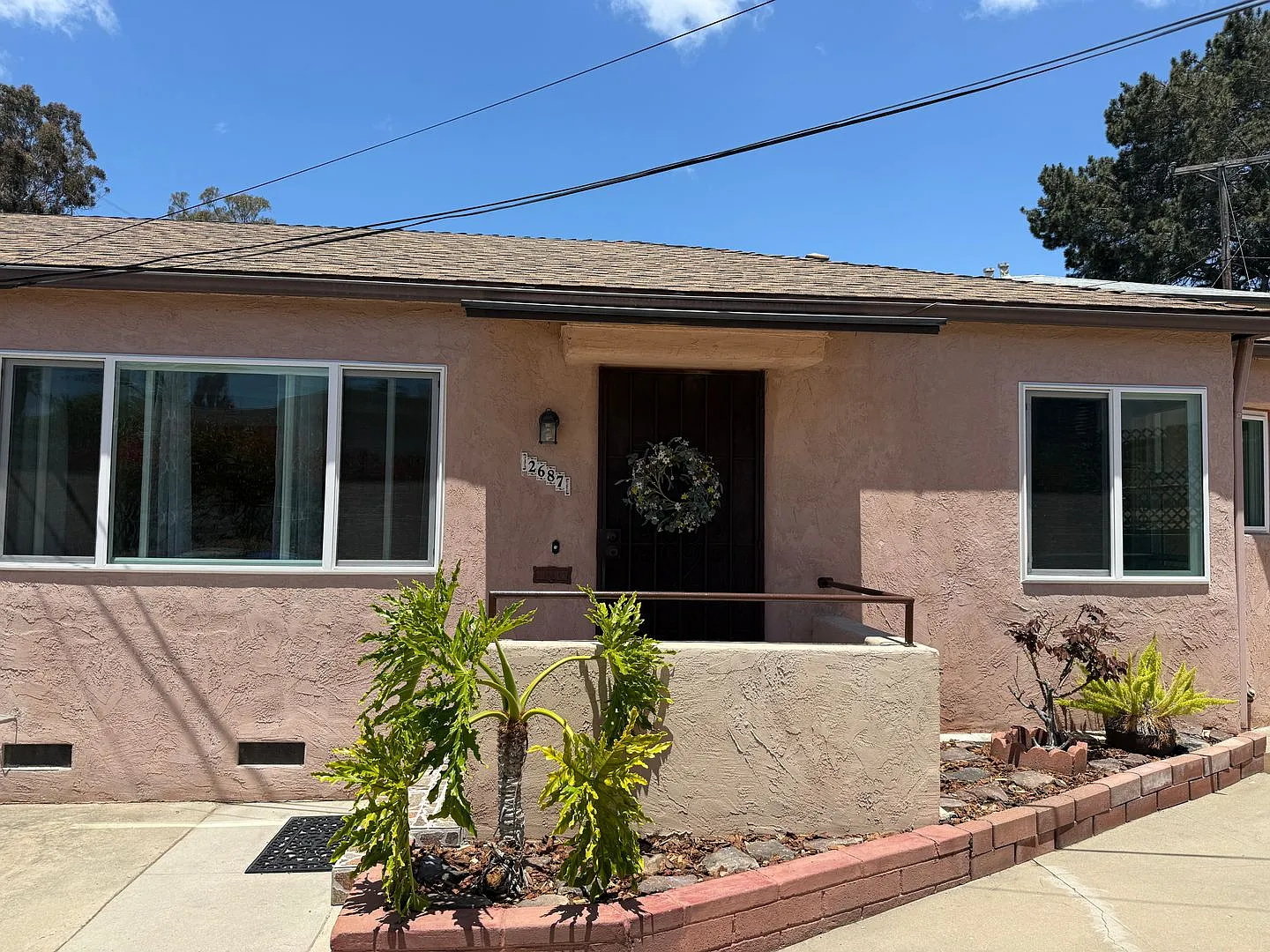 Great Tucked Away Location in Bankers Hill! Cozy Two Bedroom! Shared Outdoor Space! — Photo 3
