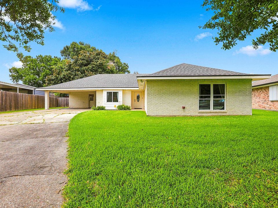 1st image of 106 Desiles Dr