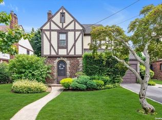 36 Ackley Ave, Malverne, NY 11565