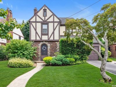 36 Ackley Avenue, Malverne, NY, 11565