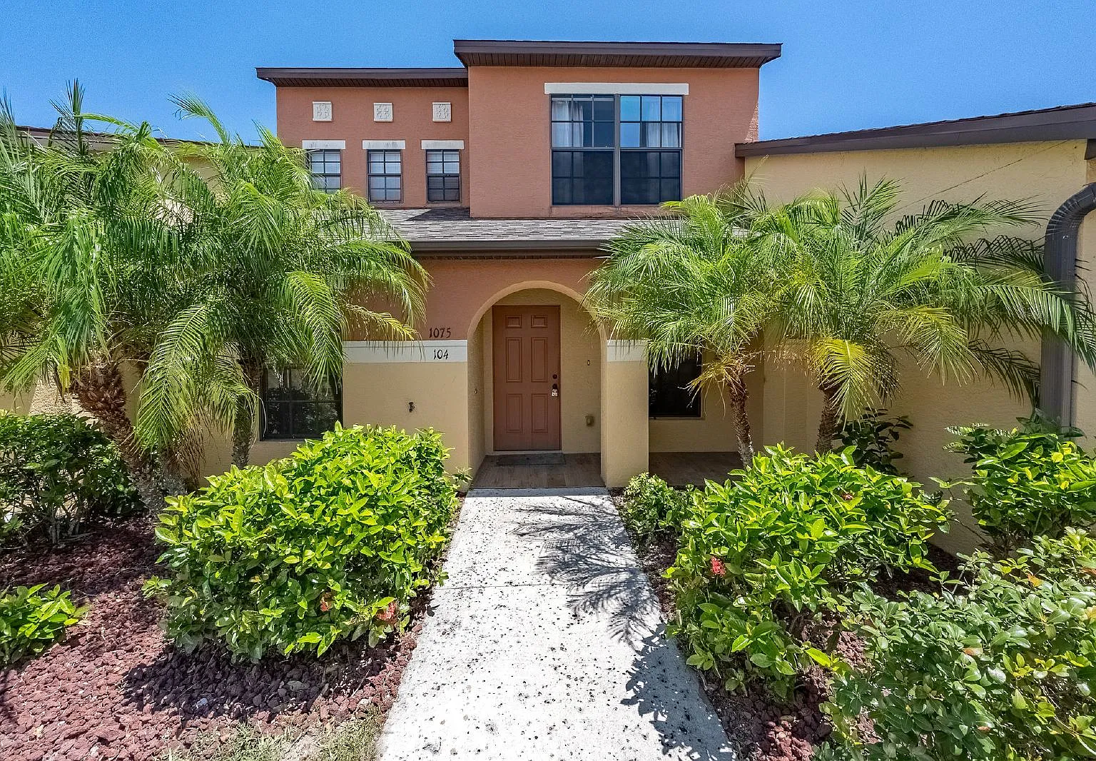 3 bed, 2.0 bath, 1277 sqft, $1,799 — Photo 1