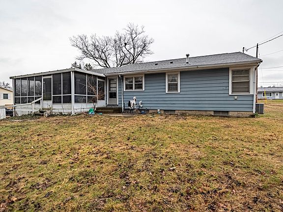 3rd image of 15 Brierwood Dr
