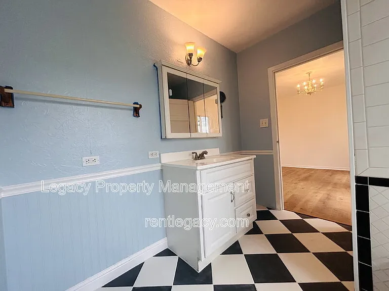 653 Alhambra St — Photo 11