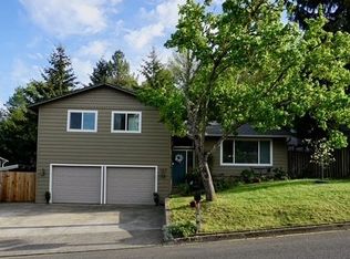 1935 NW Sunberry Dr, Roseburg, OR 97471