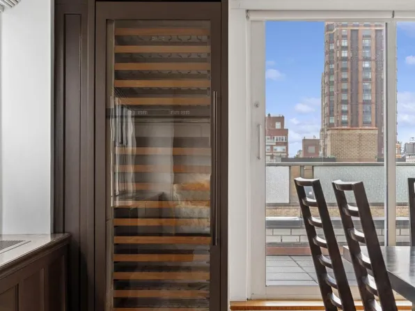 301 East 75th Street image 18 of 30