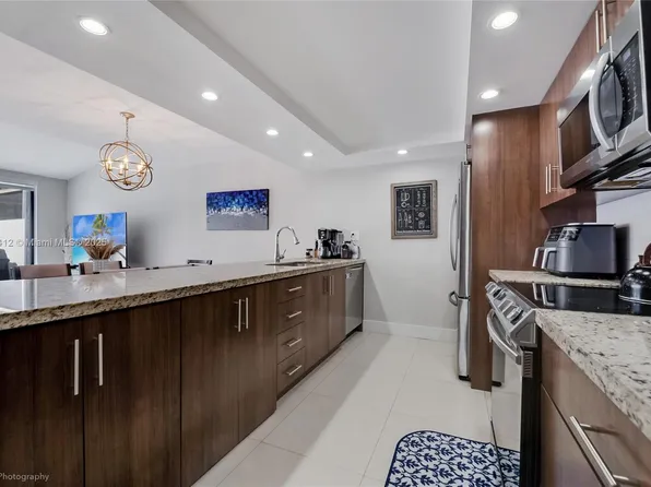 13350 SW 88th Ter APT E, Miami, FL 33186