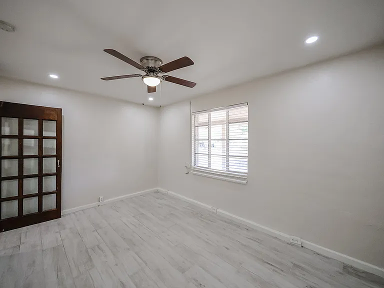 1053 E Weldon Ave — Photo 23
