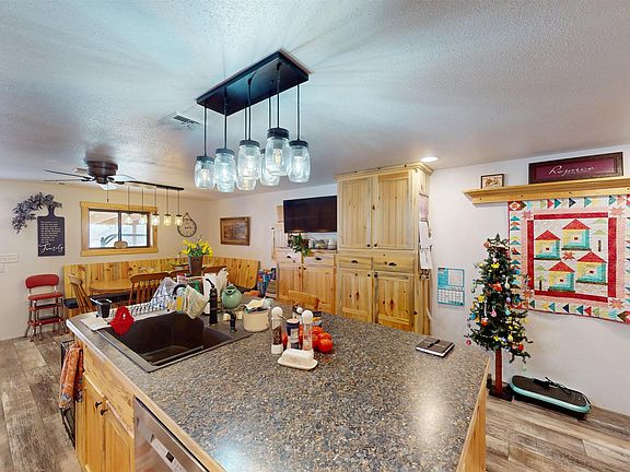 4th image of 865 Paradise Valley Rd