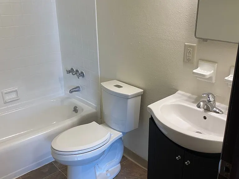 2812 E Bolivar Ave — Photo 16