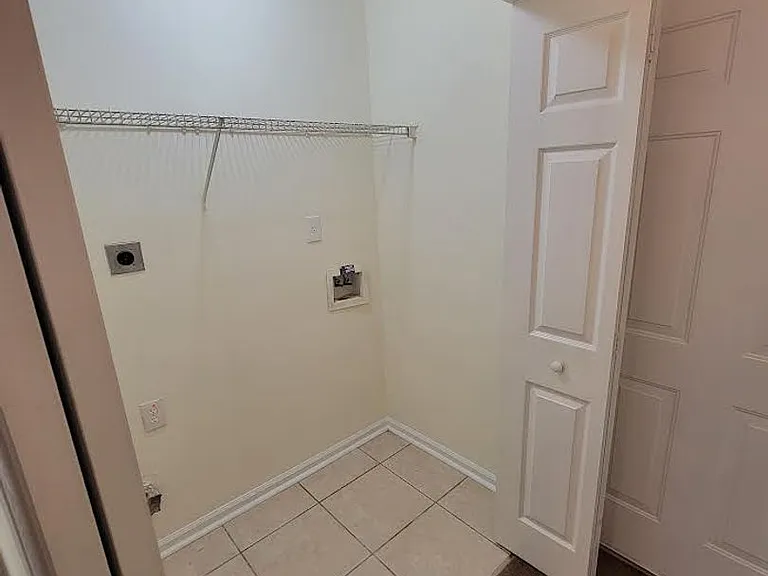 1106 Saint Phillips Ct — Photo 8