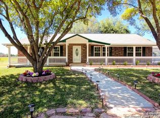 105 Spring Ranch Rd, Floresville, TX 78114