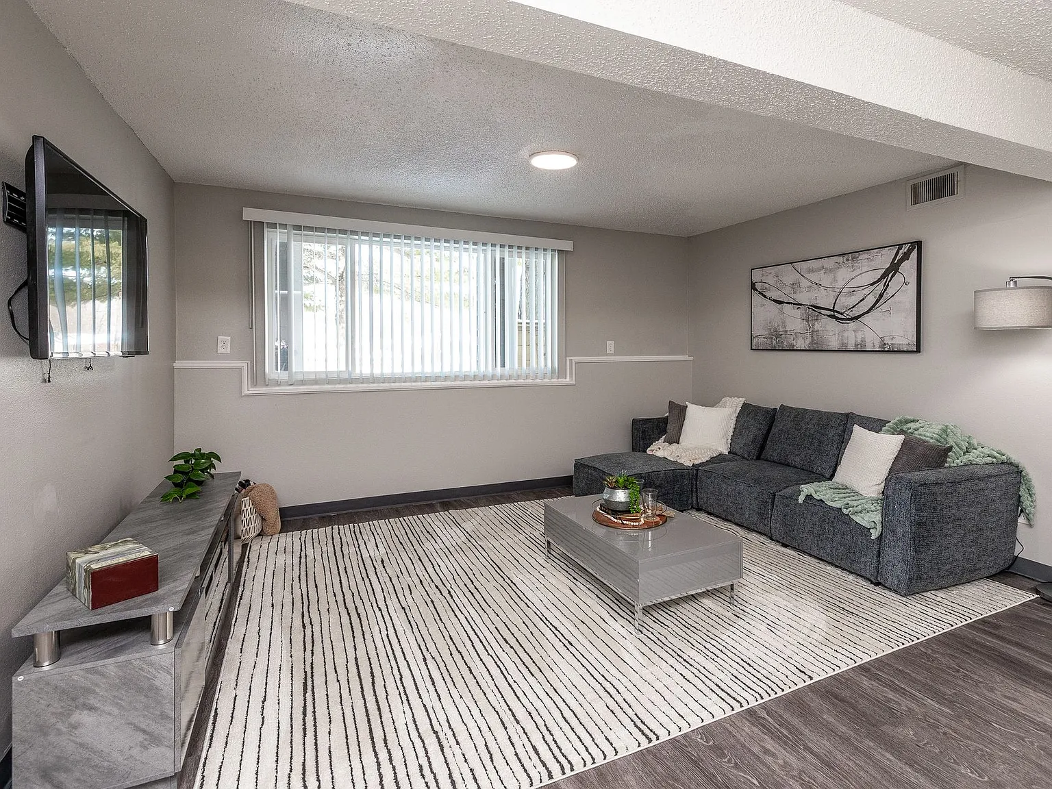 FREE 2nd Month's Rent When You Apply Within 24 Hours of Your Tour at Weston Park Apartments! — Photo 4