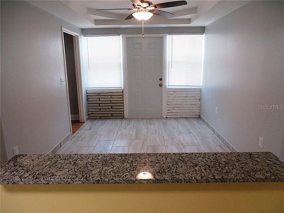 4th image of 39041 Manor Dr