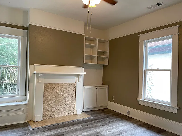 Highland Ave NE, 890 — Photo 4